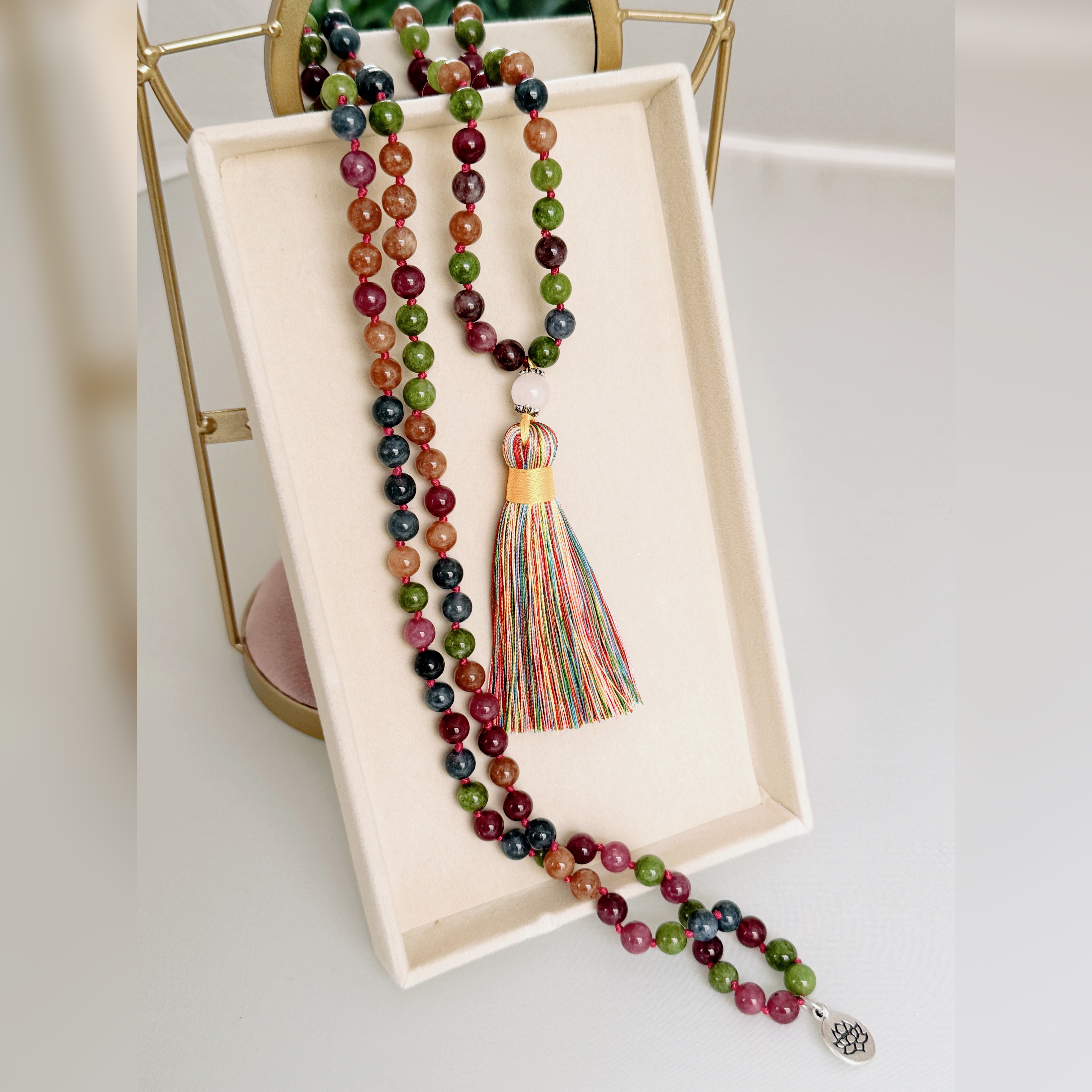 Collar de turmalina y borla de colores