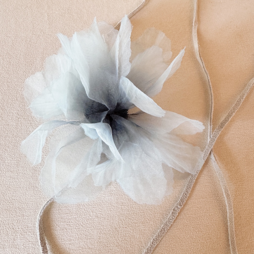 Flor organza azul matizada