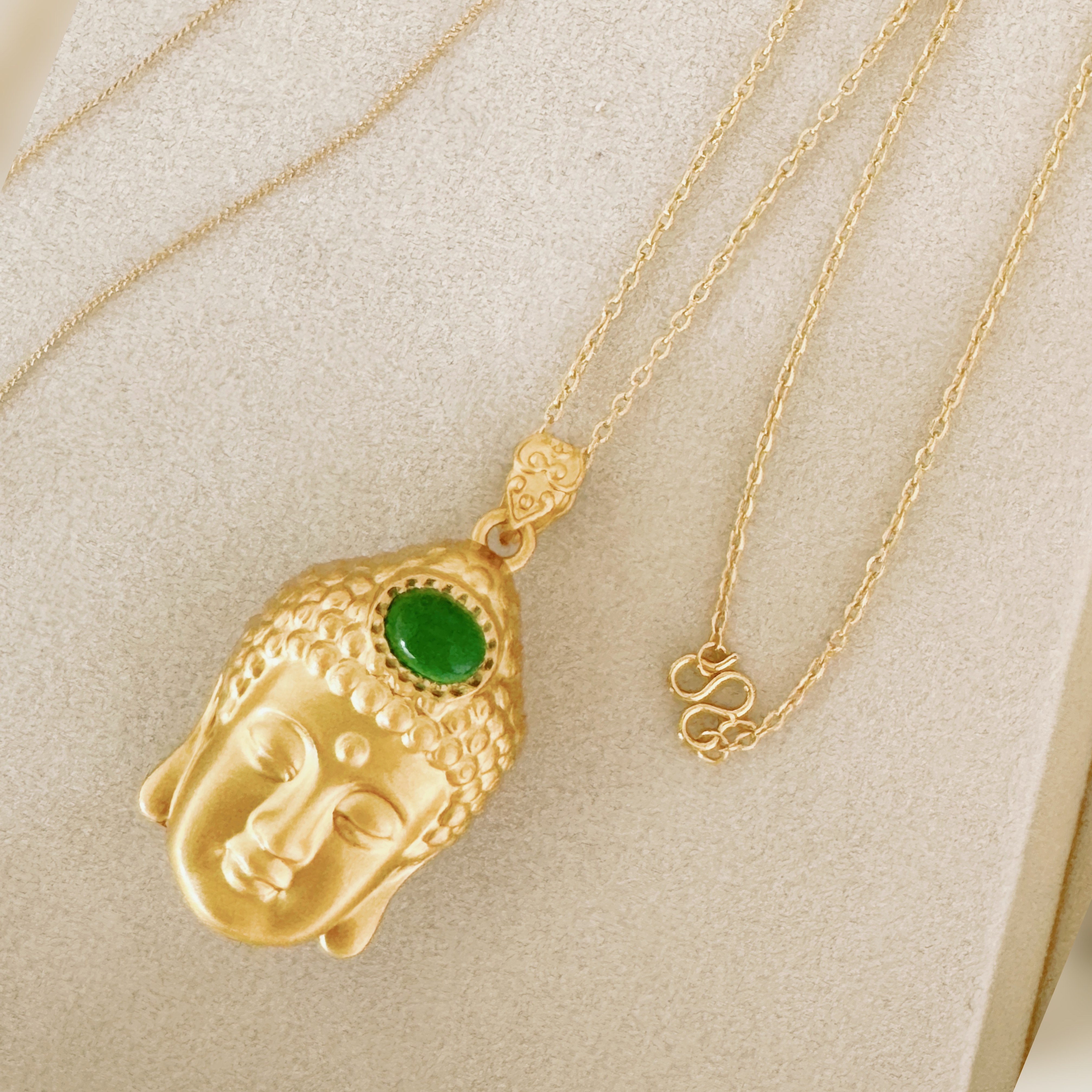 Collar de Buda dorado