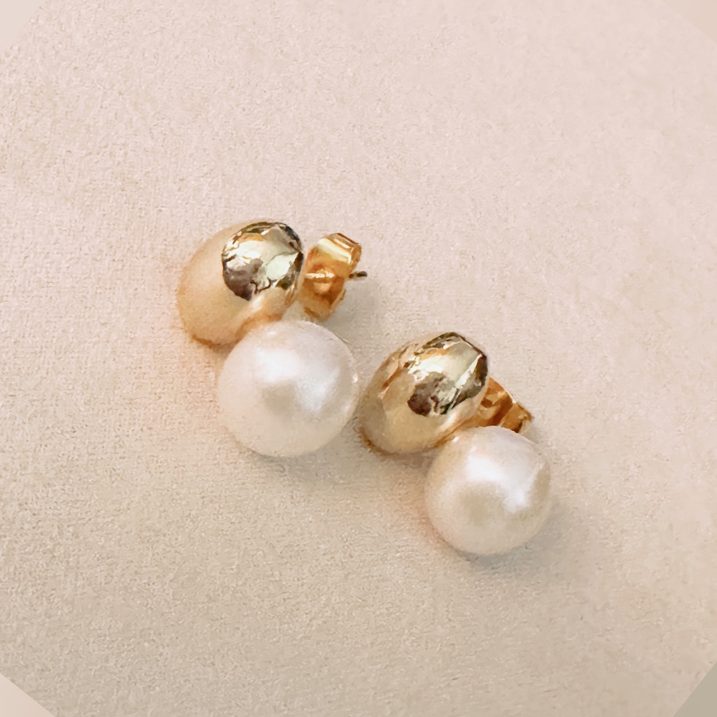 Aretes dorado con perla