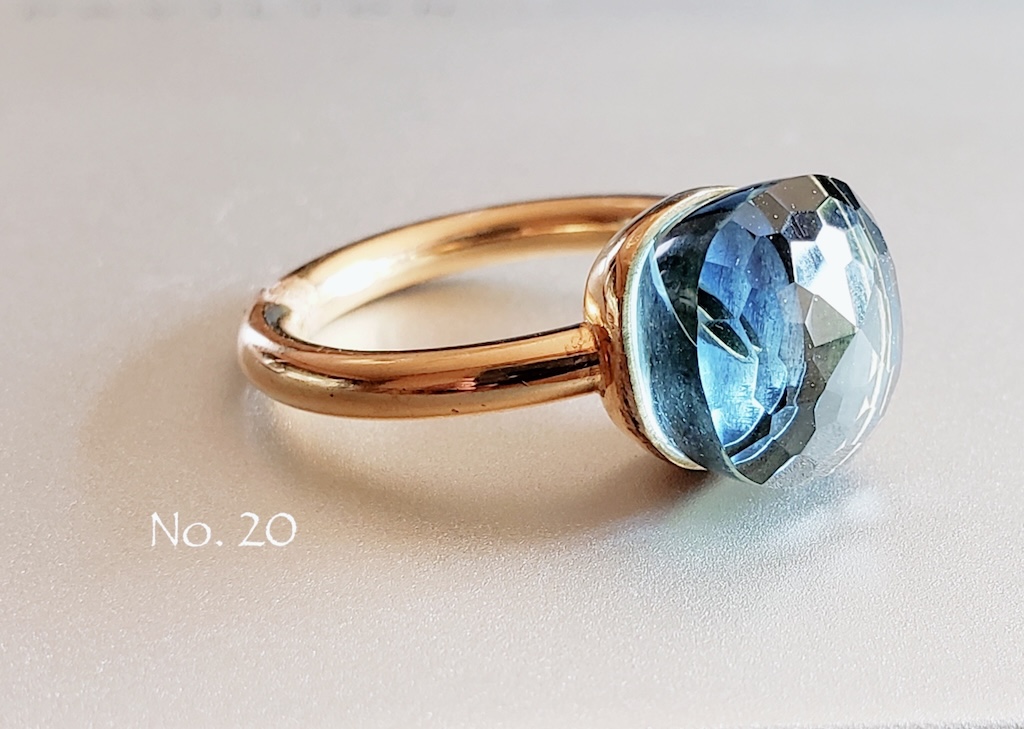 Anillo dorado o plateado con cristal mineral