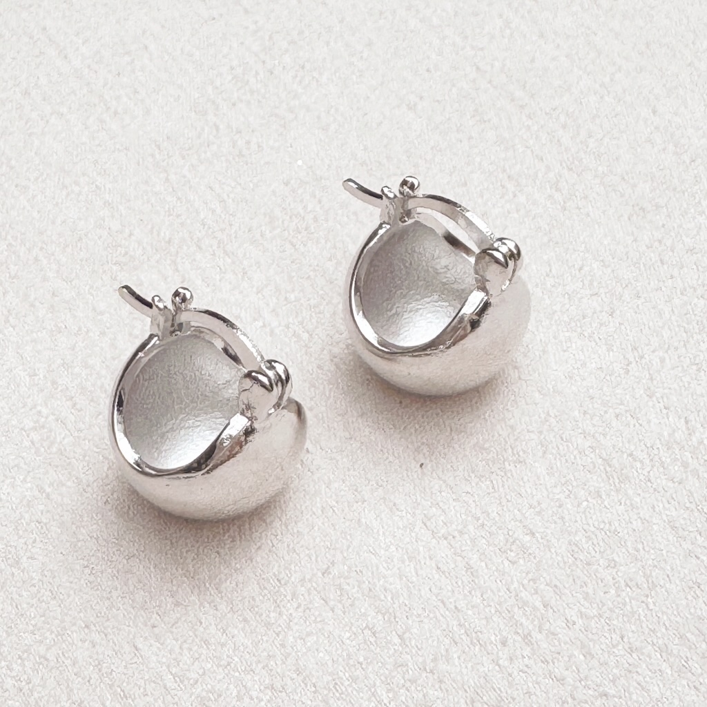 Arete huggie canastita