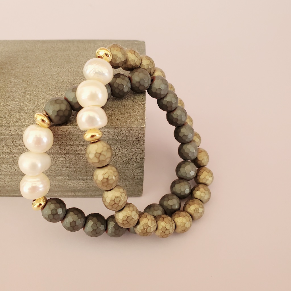 Pulseras bicolor con perlas