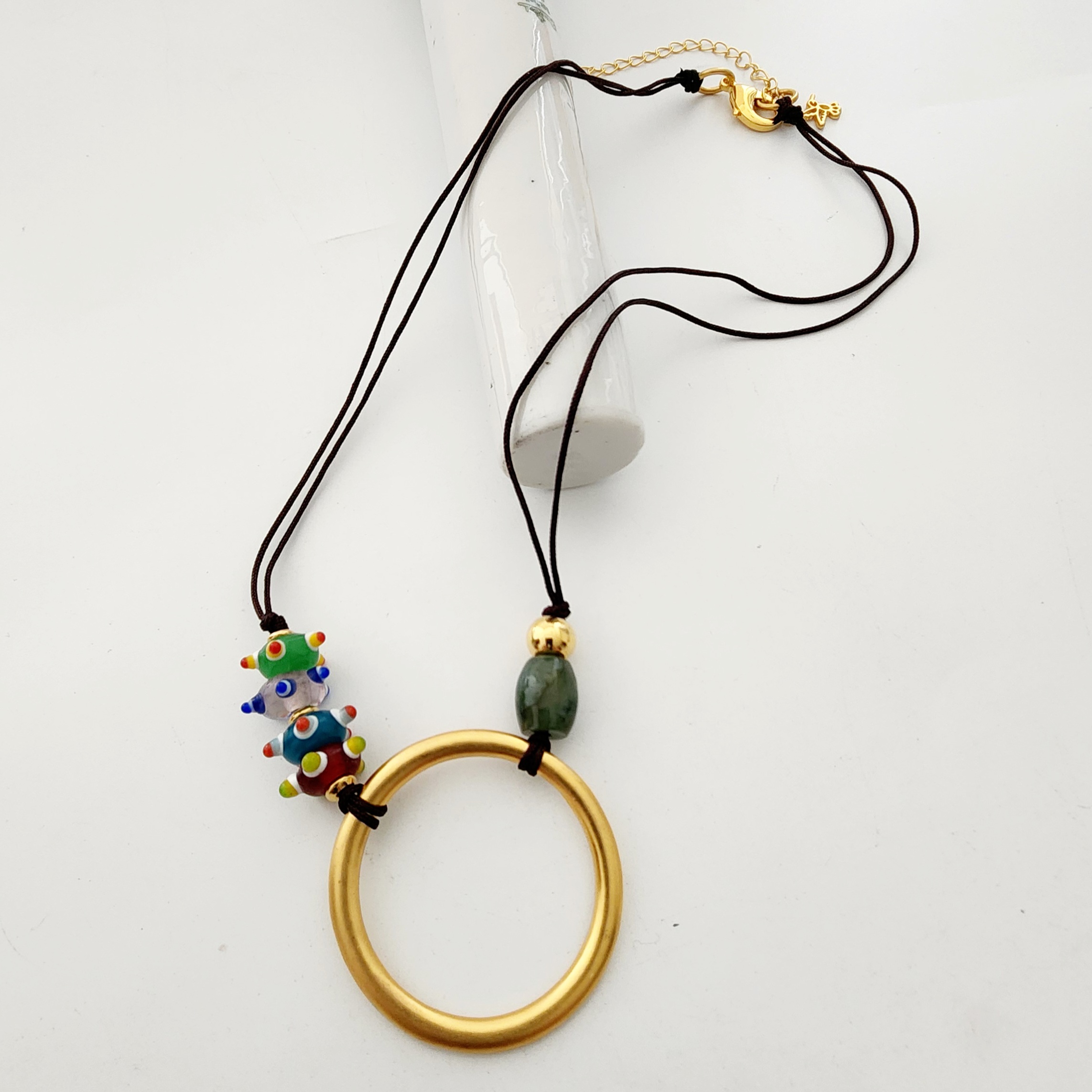 Collar círculo dorado mate, con cristal murano, aretes