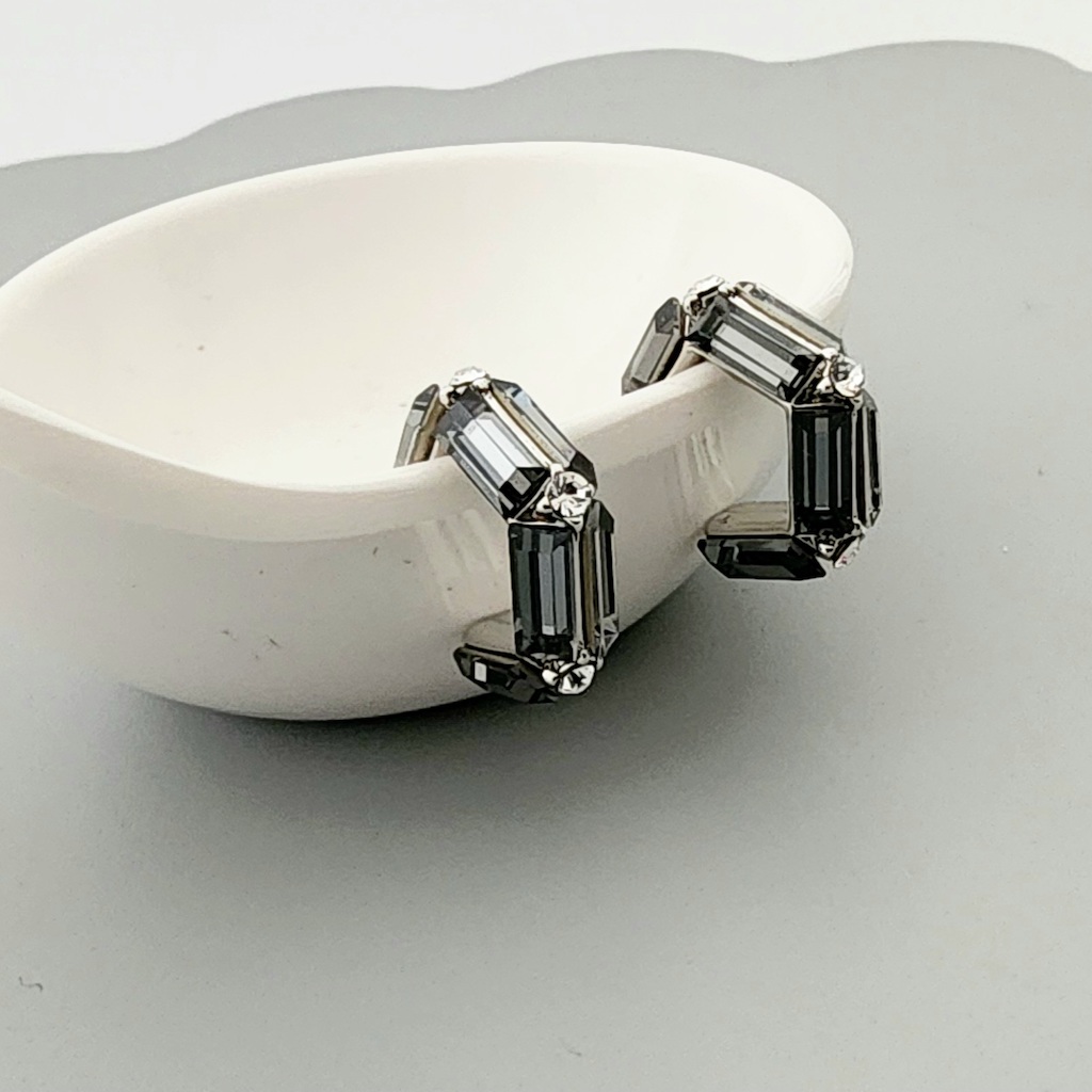 Arracadas plateadas con baguettes de cristal circonia gris
