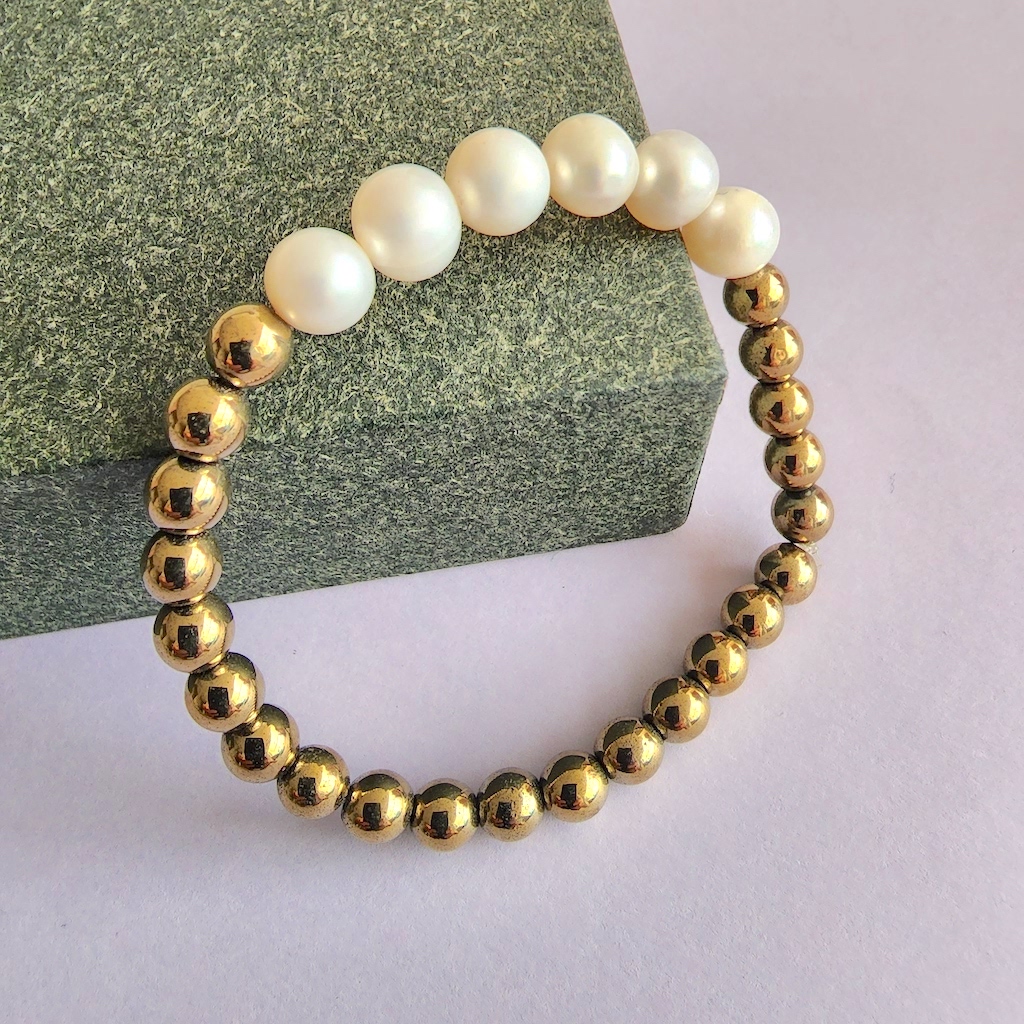 Pulsera de perlas con acerinas